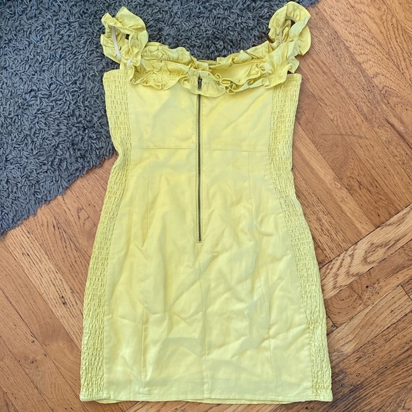 ASTR the Label Renata Yellow Lemon Ruffle Off Shoulder Mini Dress size Small - Picture 5 of 14